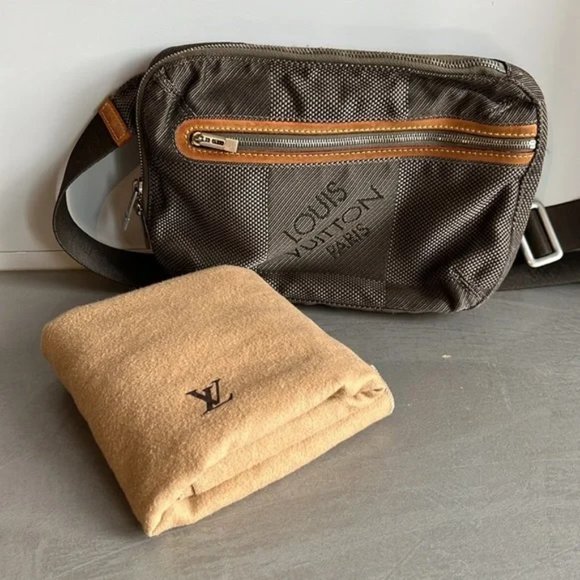 Louis Vuitton Archer Terre Damier Geant Belt Bag - Picture 13 of 13